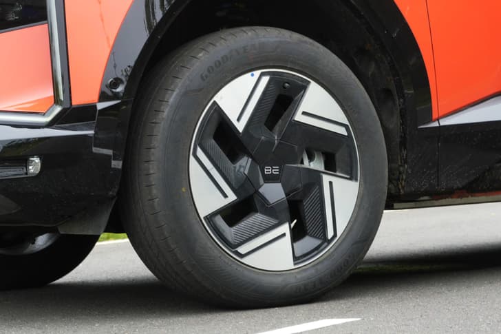 mahindra be 6 in field