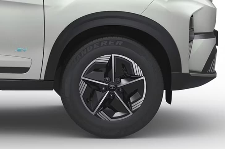 Tata Nexon EV 16 inch alloy wheels