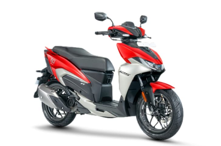 Hero Xoom 125 red front side static in studio