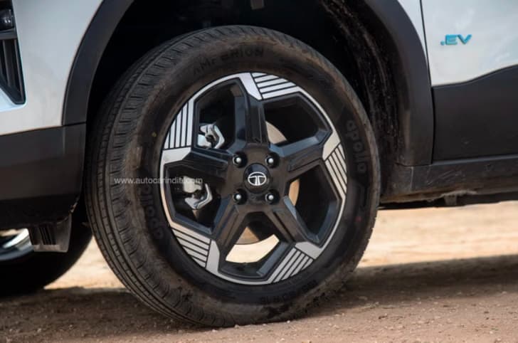 Tata Punch EV 16-inch alloy wheels