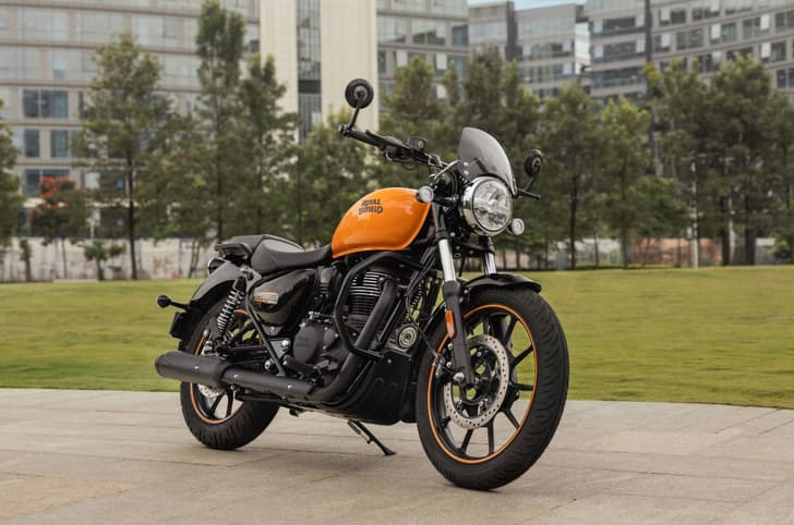 Royal Enfield Meteor 350 front three fourth shot