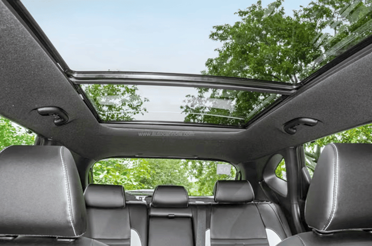 Kia Seltos panoramic sunroof