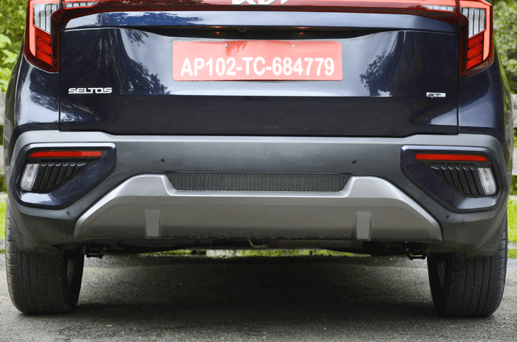 Kia Seltos exterior rear