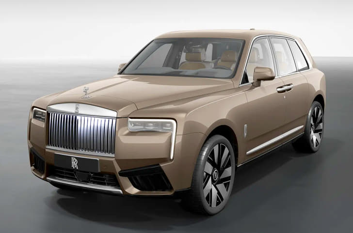 Rolls Royce Cullinan exterior front right in Emperador Truffle colour