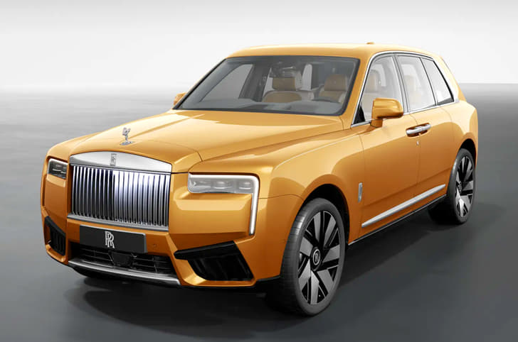 Rolls Royce Cullinan exterior front right in Arizona Sun colour