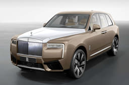 Rolls Royce Cullinan exterior front right with brushed aluminium bonnet