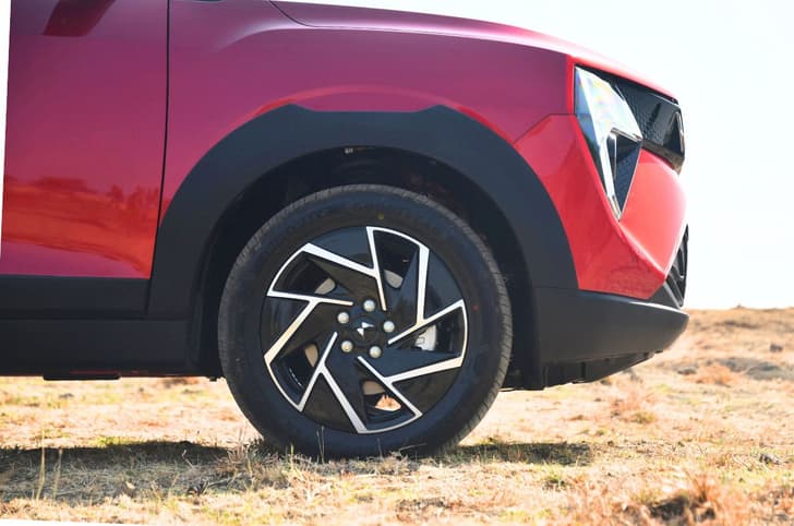 Mahindra XUV 3XO alloy wheels
