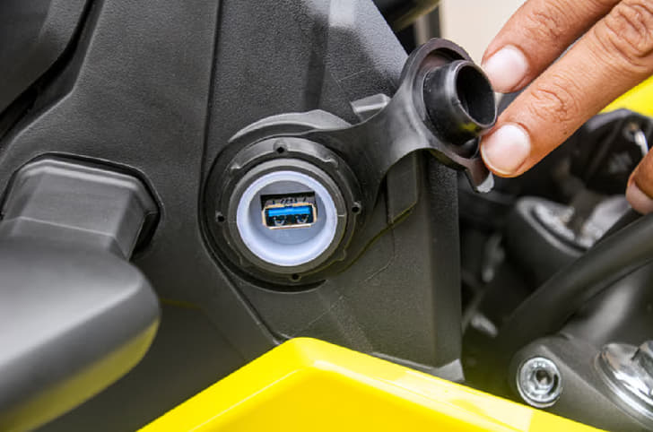 V-Storm SX charging port