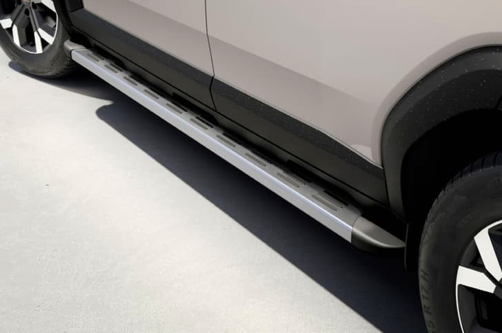 2025 Dacia Duster Pickup footboard 
