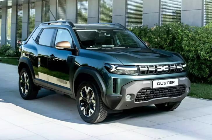 2025 Dacia Duster Pickup parked 
