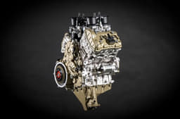 The V4 R’s 998cc V4 makes 218hp and 114.5Nm, offering more power but less torque than the 1,103cc Panigale V4.