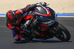 Aprilia-RS 457-cornering-shot