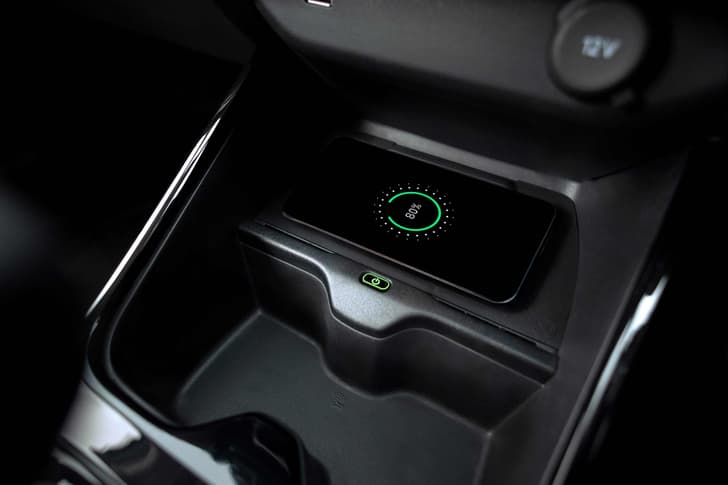 Citroen Aircross X wireless charger