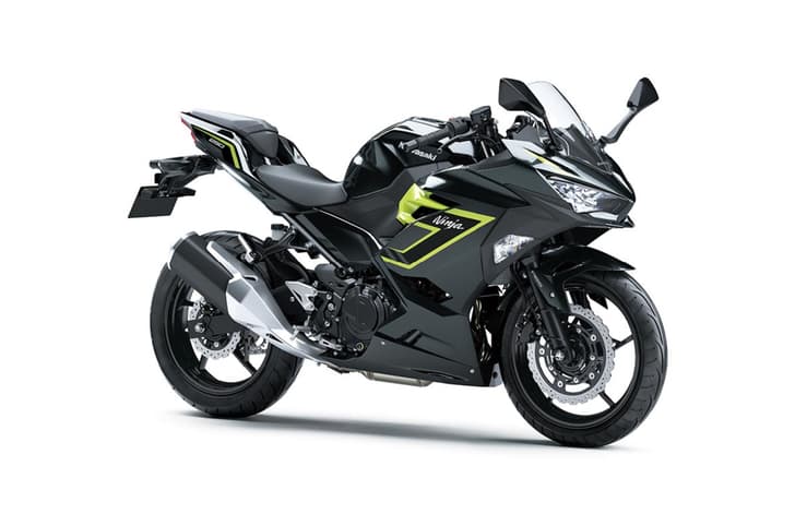 Ninja 250 front three-fourth studio shot