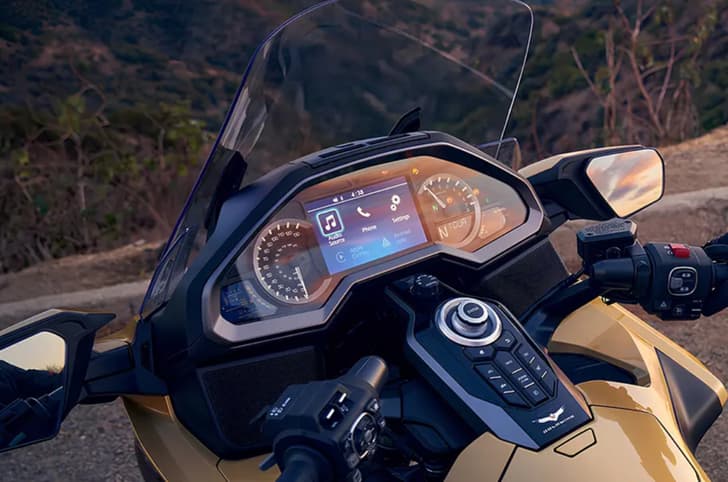 Honda Gold Wing Tour TFT console and tank switches