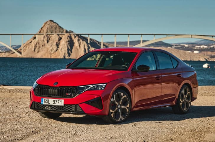 Skoda Octavia RS front quarter 