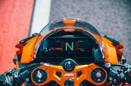 The 8.8-inch TFT lets you track telemetry data including lean angle and throttle opening rates.