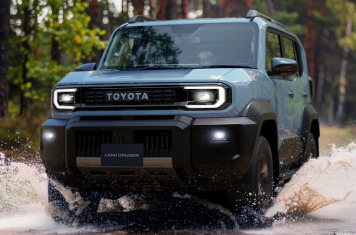 Toyota Land Cruiser FJ driving