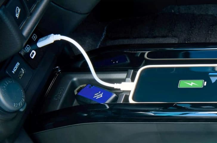Suzuki XBEE centre console
