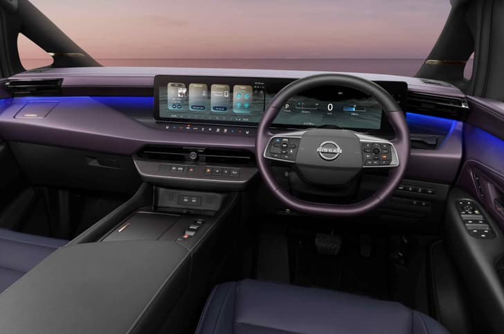 Fourth-generation Nissan Elgrand dashboard