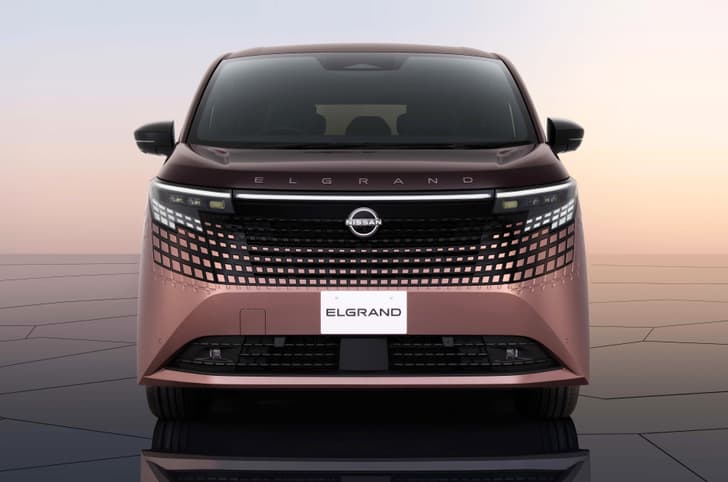 Fourth-generation Nissan Elgrand front profile
