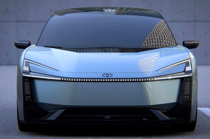 Toyota Corolla concept front 