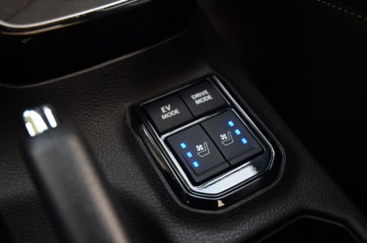 Maruti Suzuki Grand Vitara drive-mode buttons