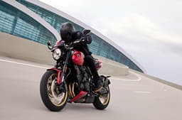 Triumph Trident 800 front three fourth cornering shot.