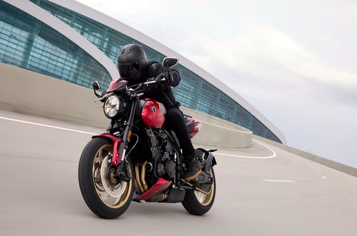 Triumph Trident 800 front three fourth cornering shot.