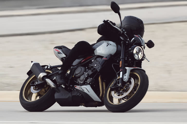 Triumph Trident 800 cornering shot from fron three fourth profile.