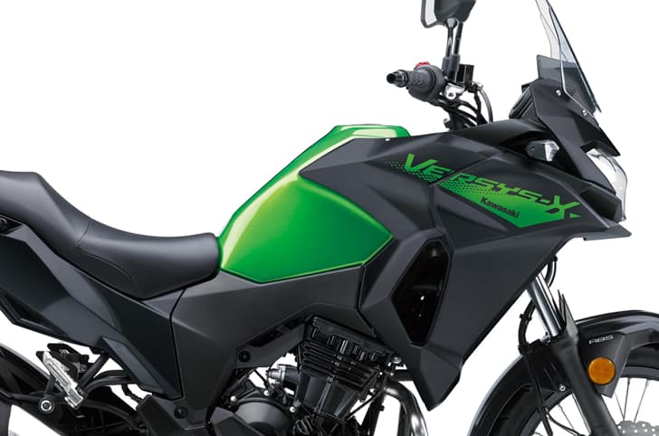 Kawasaki Versys-X 300 side panel