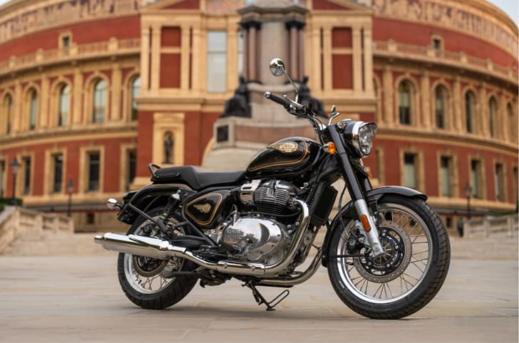Royal Enfield Bullet 650 Twin black front three quarter