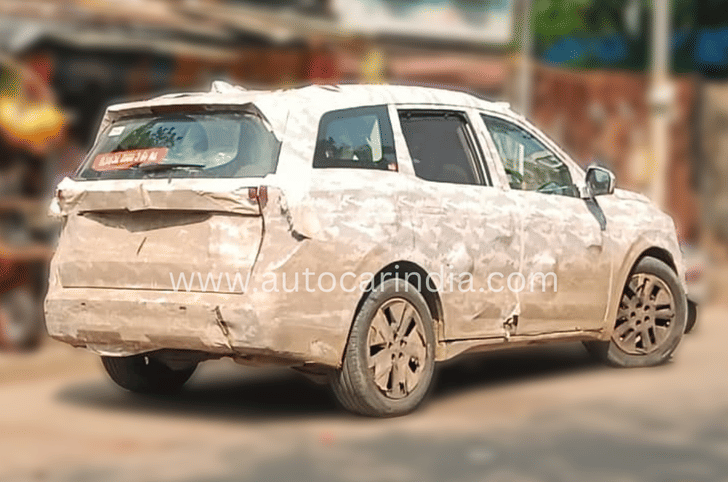 Mahindra XUV700 facelift rear quarter