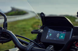 The CB1000GT features a 5-inch TFT console.