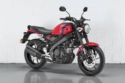Yamaha XSR155 Red front three quarter