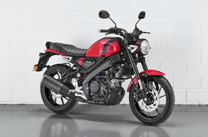 Yamaha XSR155 Red front three quarter