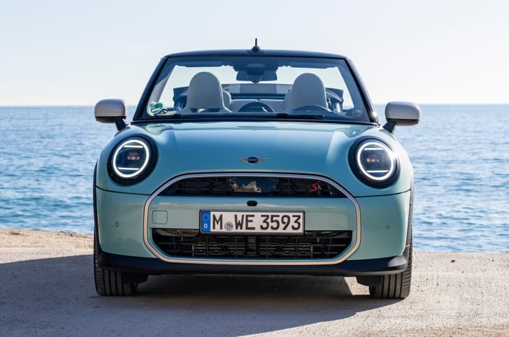 Mini Cooper Convertible front static