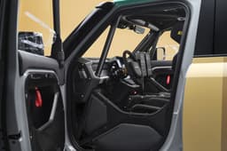 Defender Dakar D7X-R roll cage