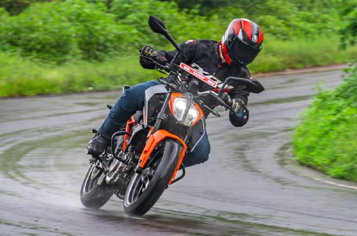 The bike rides on 17-inch alloys wrapped in 110-section front and 140-section rear tyres.