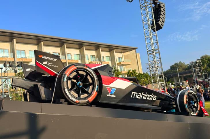 Mahindra M12Electro rear right side
