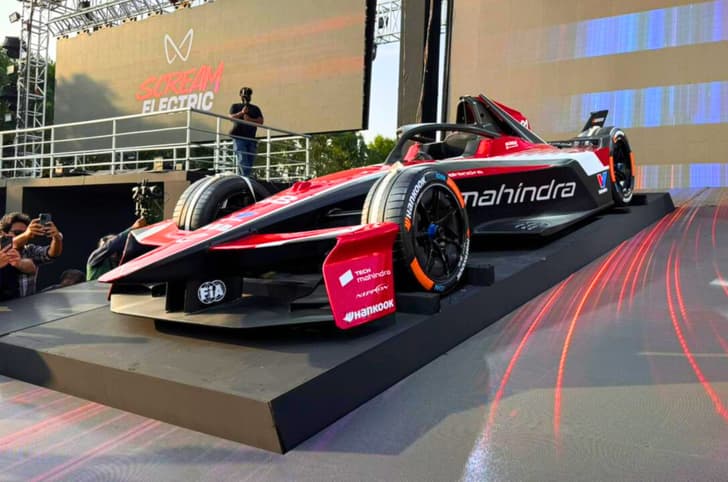 Mahindra M12Electro front left side