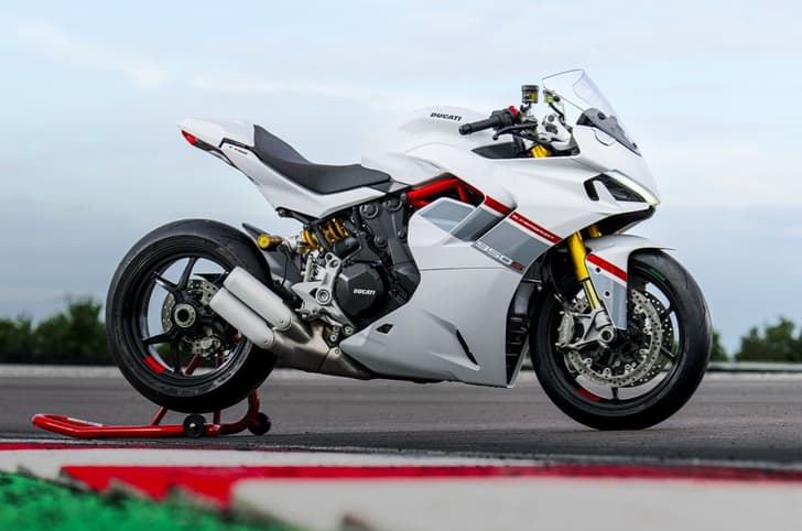 Ducati SuperSport 950 S right side profile