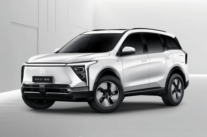 Mahindra XEV 9S Everest White