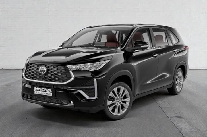 Toyota Innova Hycross Attiude Black Mica colour  