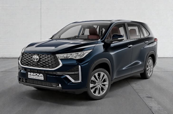 Toyota Innova Hycross Blackish Ageha Glass Flake colour