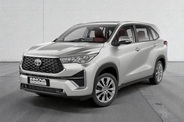 Toyota Innova Hycross Platinum White colour