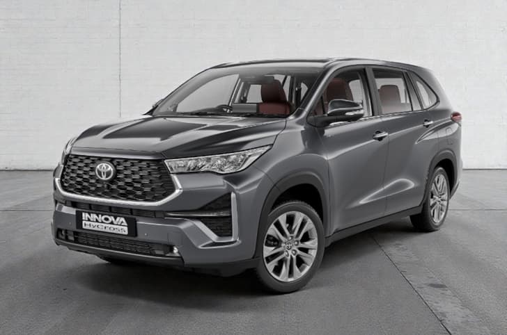 Toyota Innova Hycross Silver Metallic colour