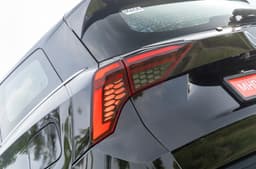 Mahindra XEV 9S tail light