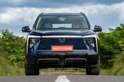 Mahindra XEV 9S Bebula Blue front head on