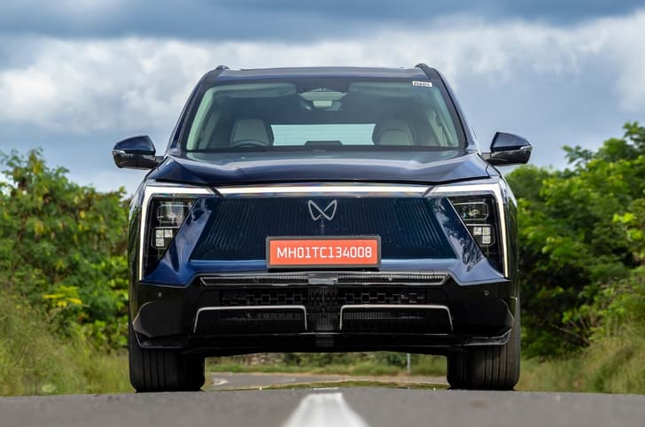 Mahindra XEV 9S Bebula Blue front head on